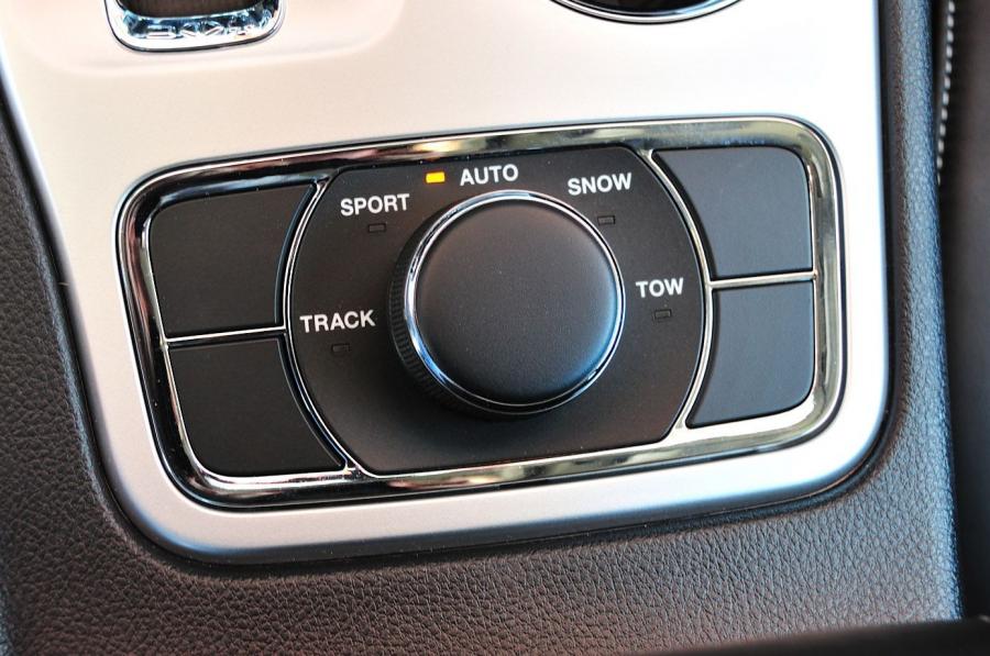  Jeep Grand Cherokee SRT8 2012 года  (фото 72 из 186)